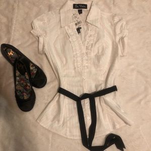 In Vain White Ruffle Blouse - Sz M - NWT